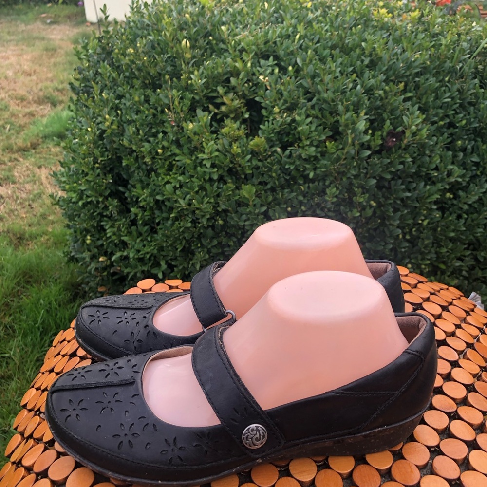 Clarks Collection Women’s Black Leather Mary Jane Comfort Shoes Size 8M